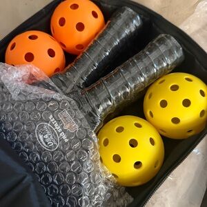 Gorilla Gear Pickleball Set - 4 paddles , bag and balls - Unisex